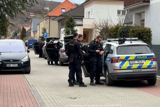 Policie v Praze zasahovala proti 14letému chlapci, který se inspiroval útokem na fakultě - Novinky